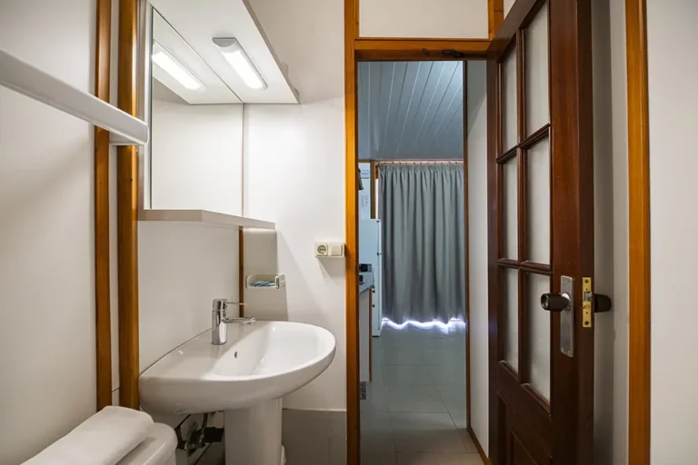 Baño bungalow 4 plazas cama doble y literas