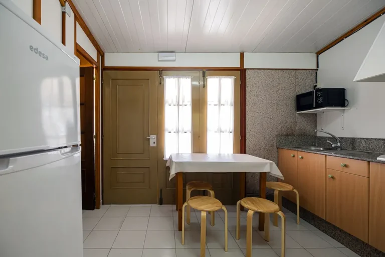 Comedor bungalow 4 plazas camas dobles